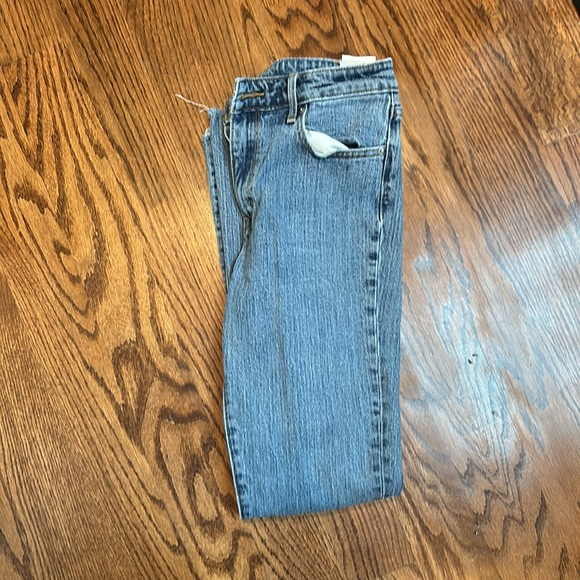 Levi’s Skinny Jean - Picture 2 of 4